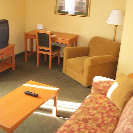 Days Inn By Wyndham Orillia Exteriör bild