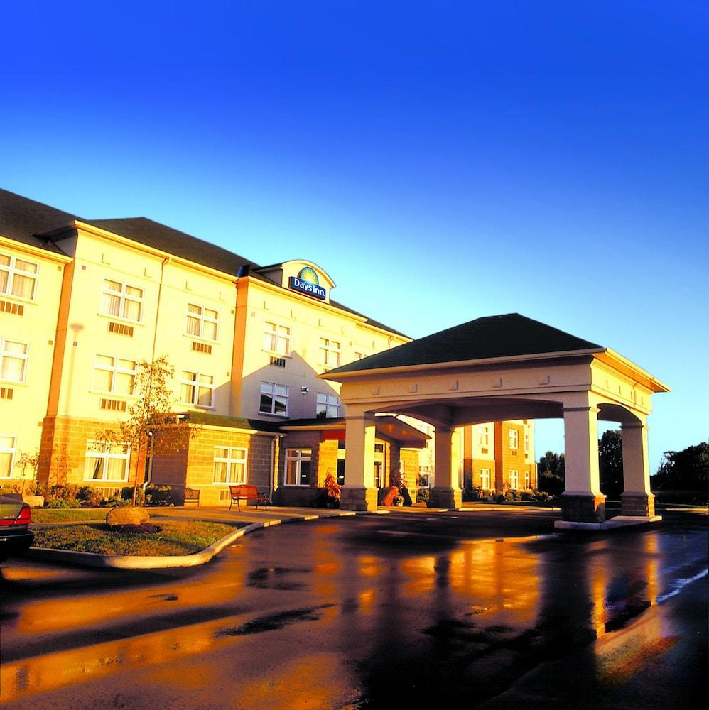 Days Inn By Wyndham Orillia Exteriör bild