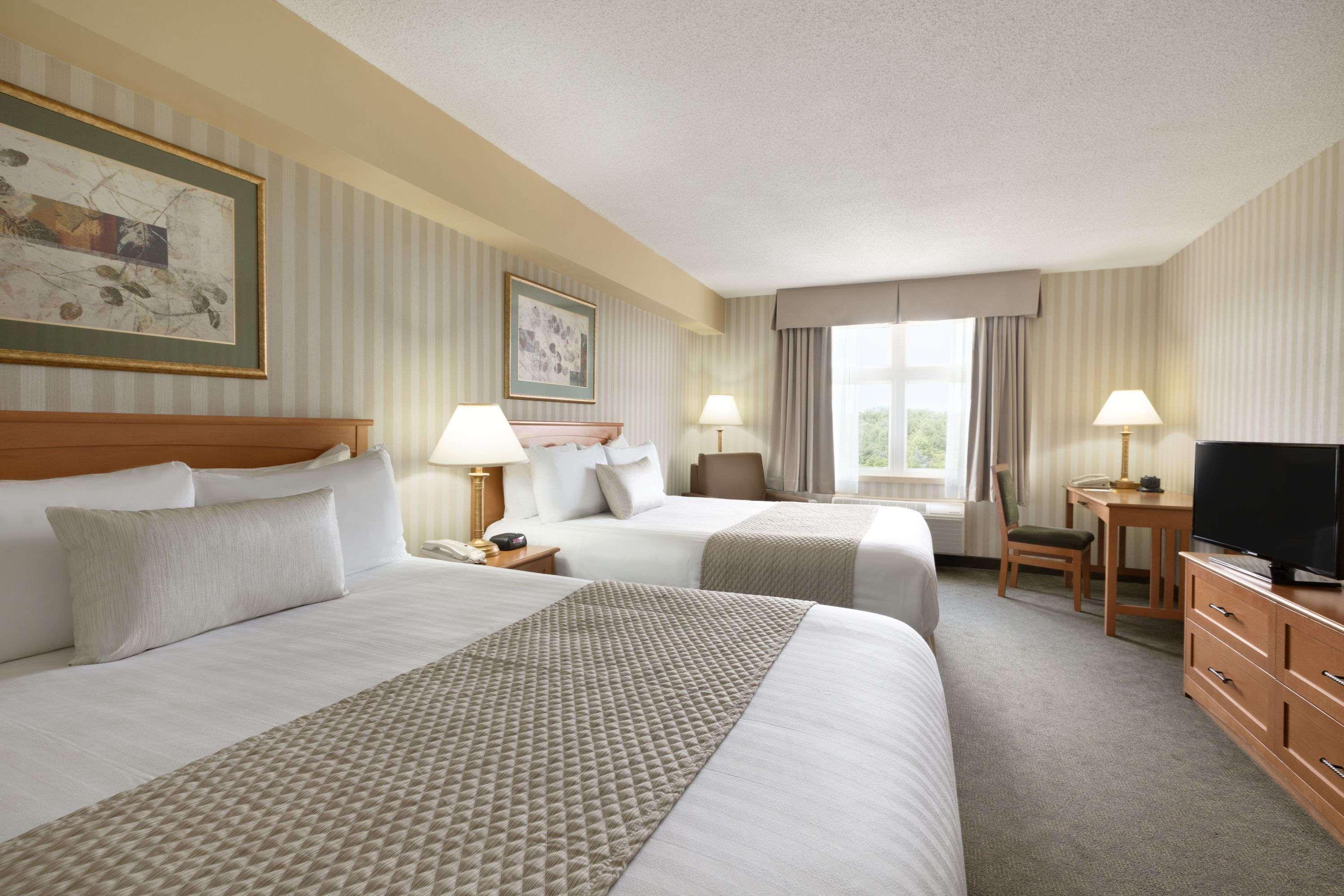 Days Inn By Wyndham Orillia Exteriör bild