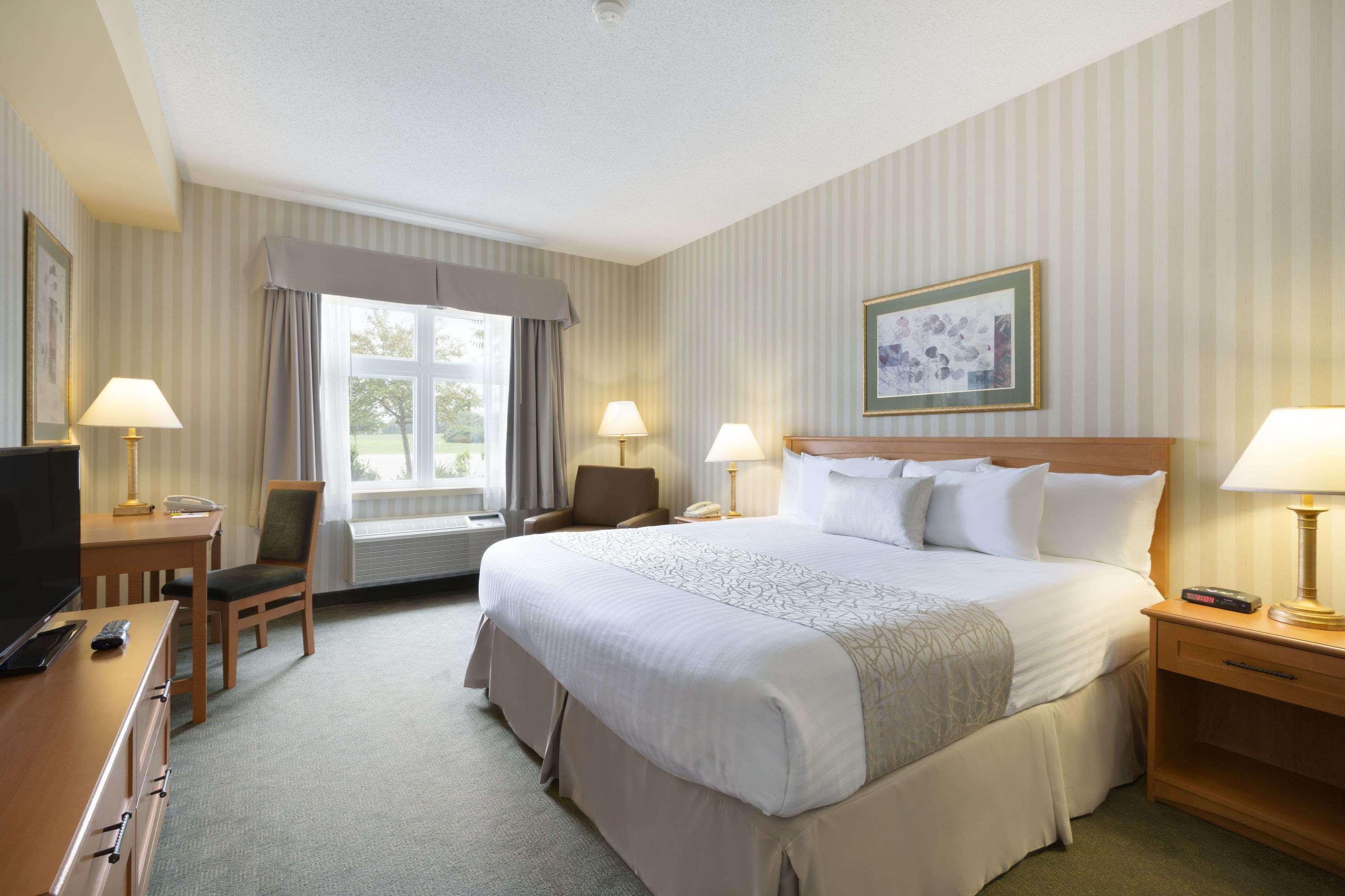 Days Inn By Wyndham Orillia Exteriör bild