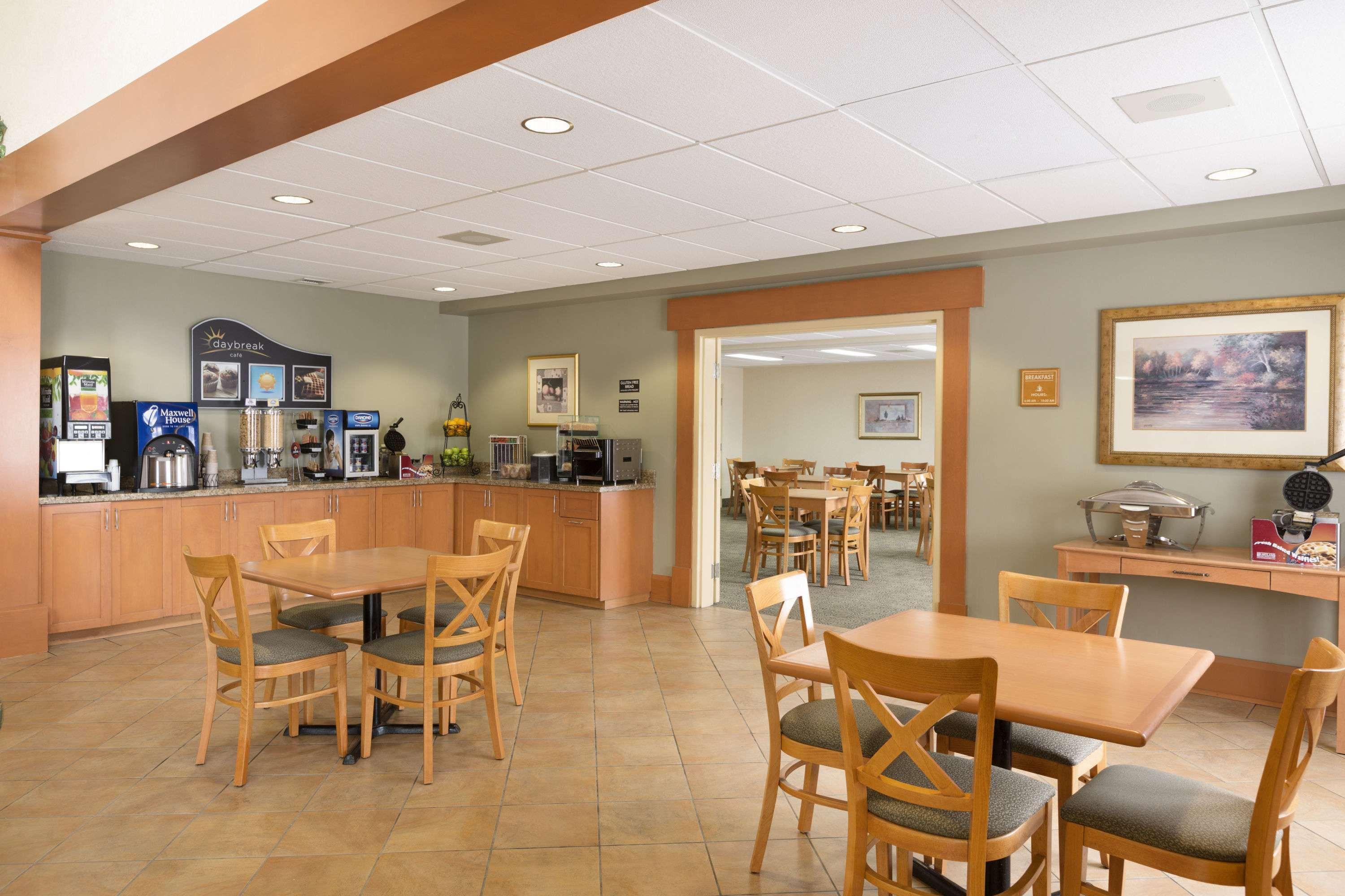 Days Inn By Wyndham Orillia Exteriör bild