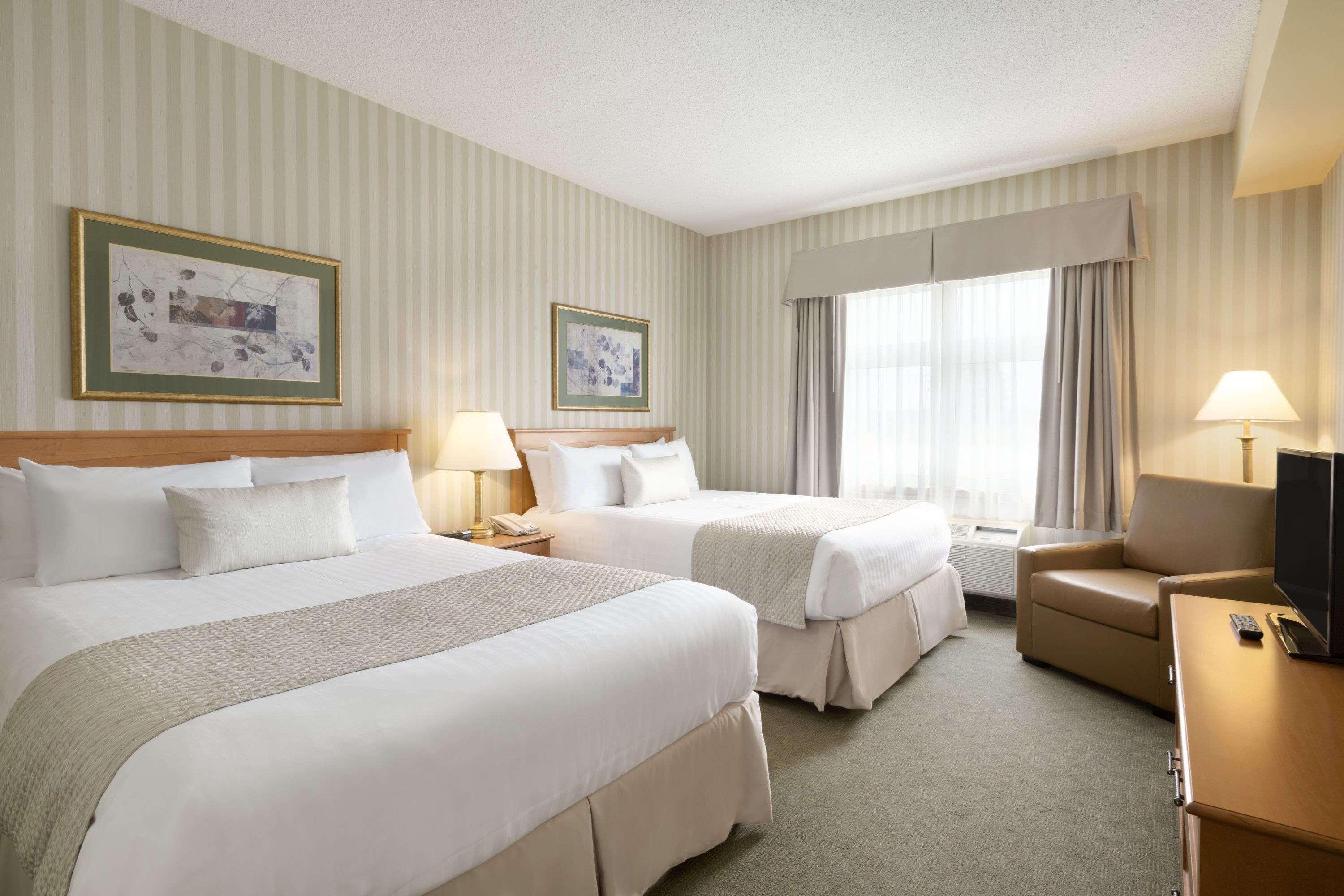 Days Inn By Wyndham Orillia Exteriör bild